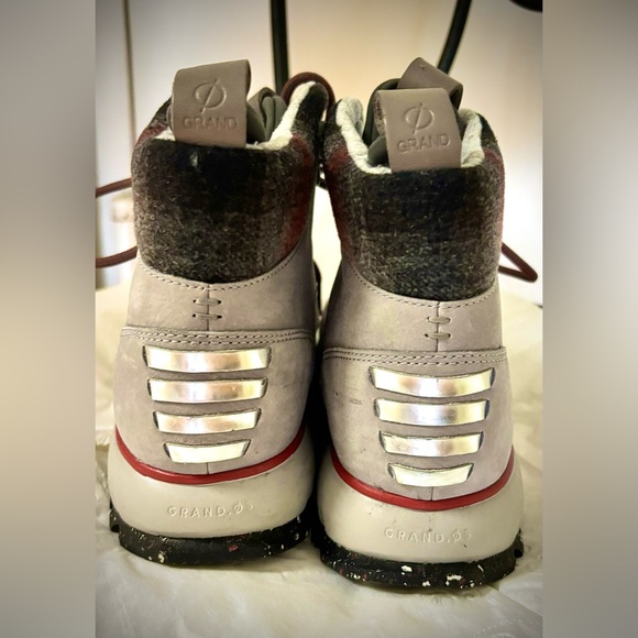 MAKE AN OFFER! COLE HAAN HIKING WINTER BOOTS-worn once! - Picture 5 of 5